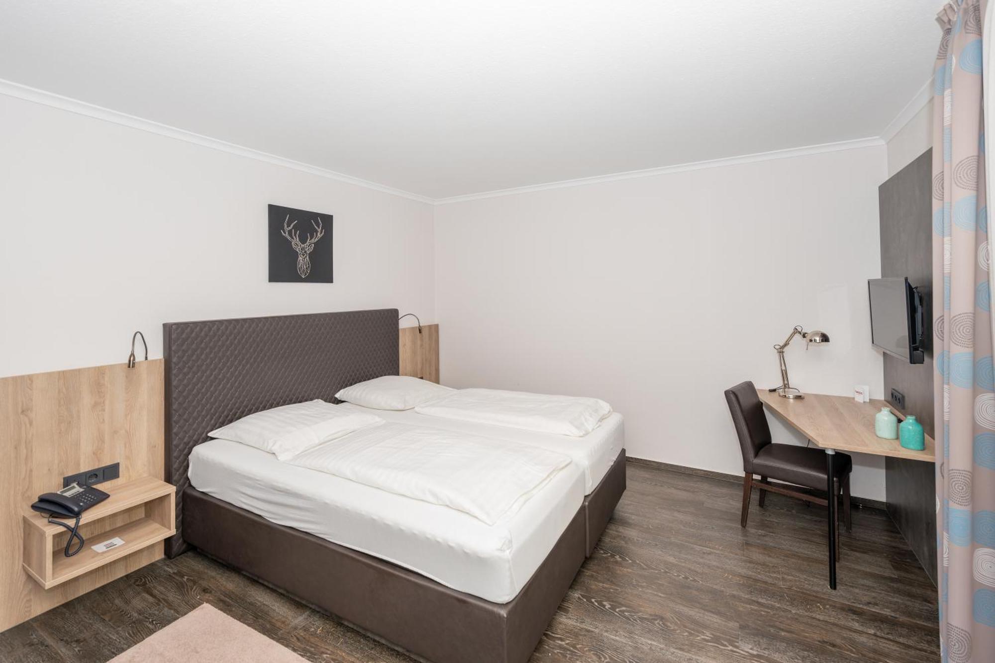 Tespo Hotel Und Sportpark Карст Экстерьер фото