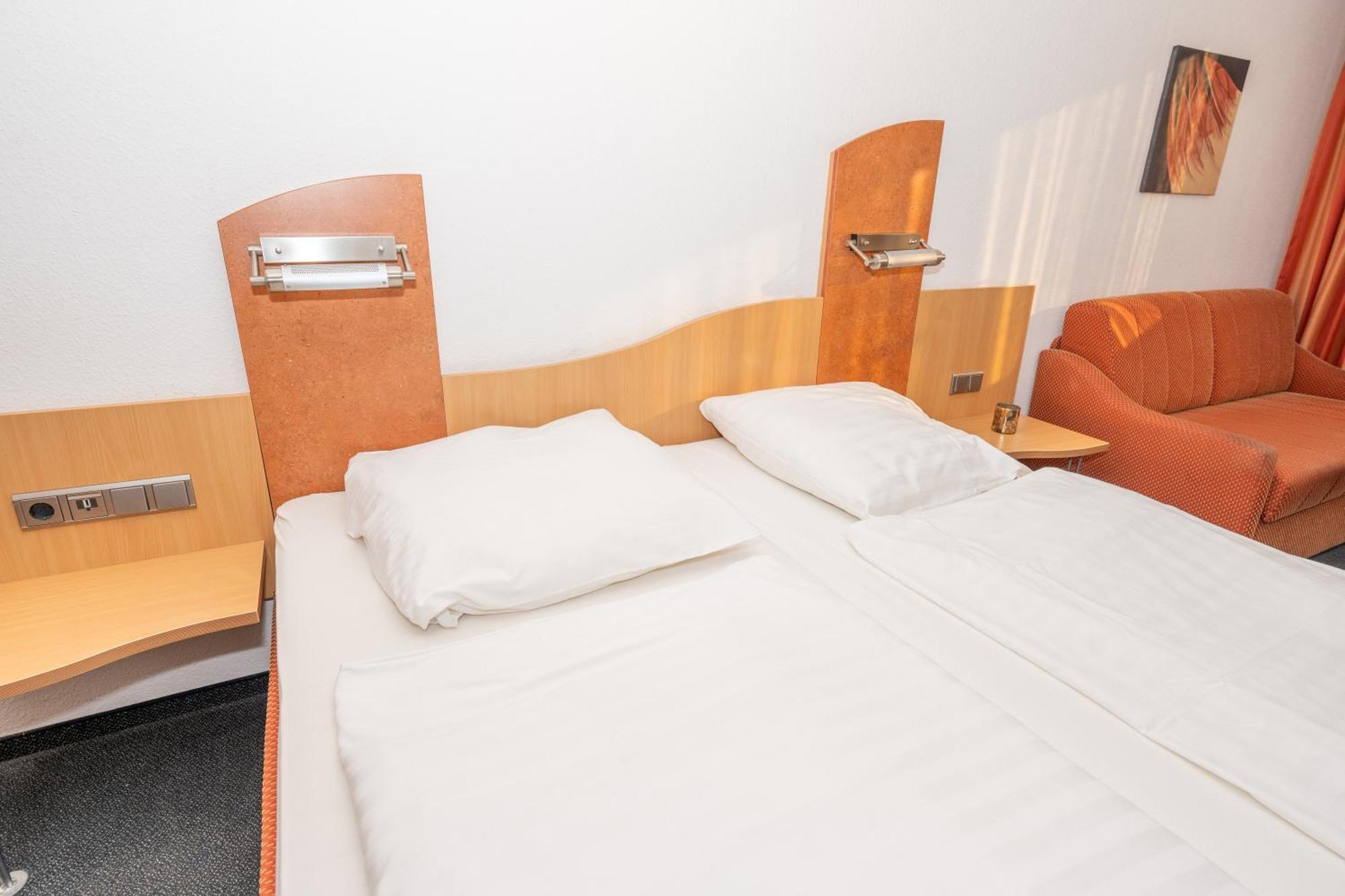 Tespo Hotel Und Sportpark Карст Экстерьер фото