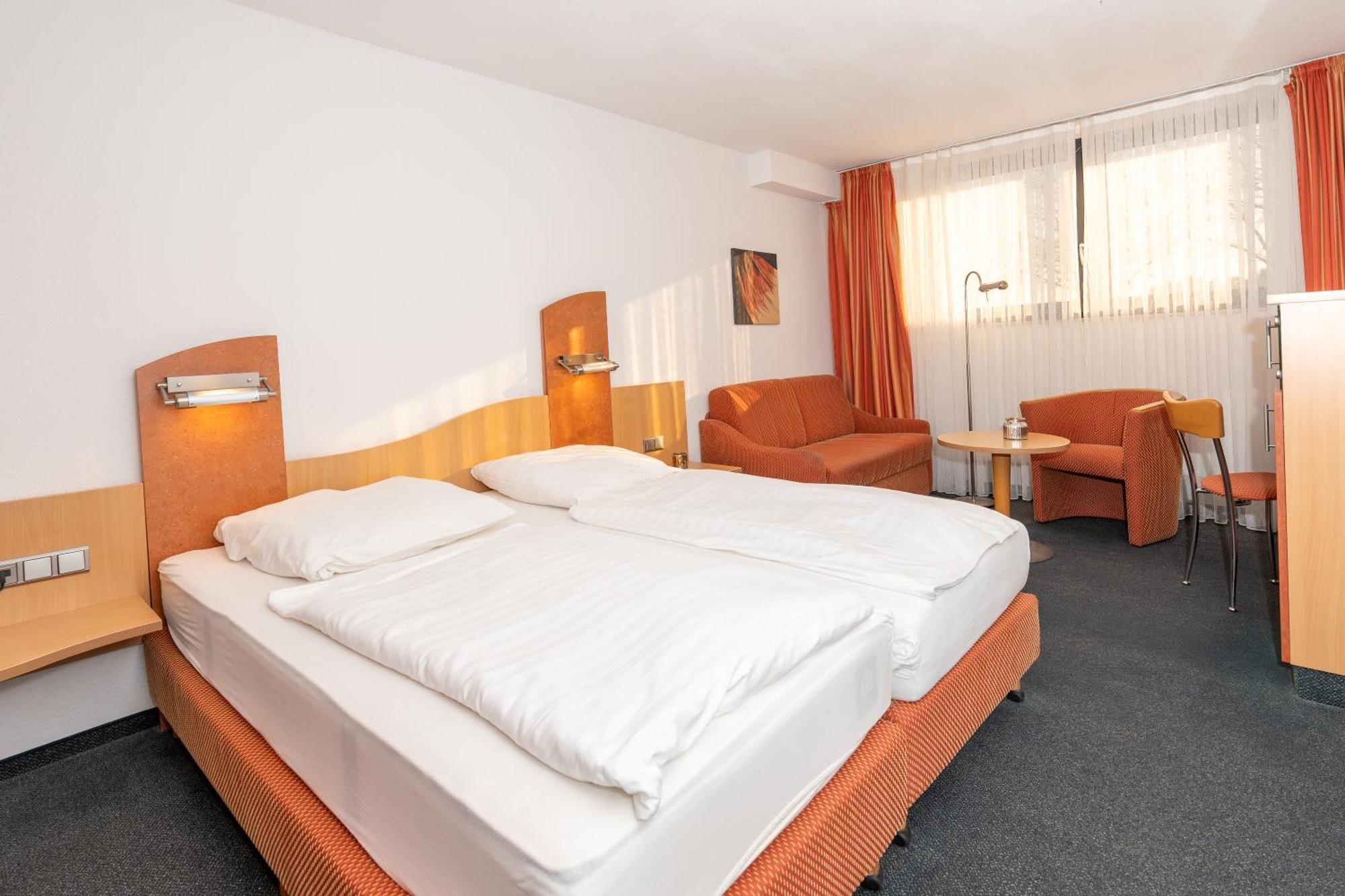 Tespo Hotel Und Sportpark Карст Экстерьер фото
