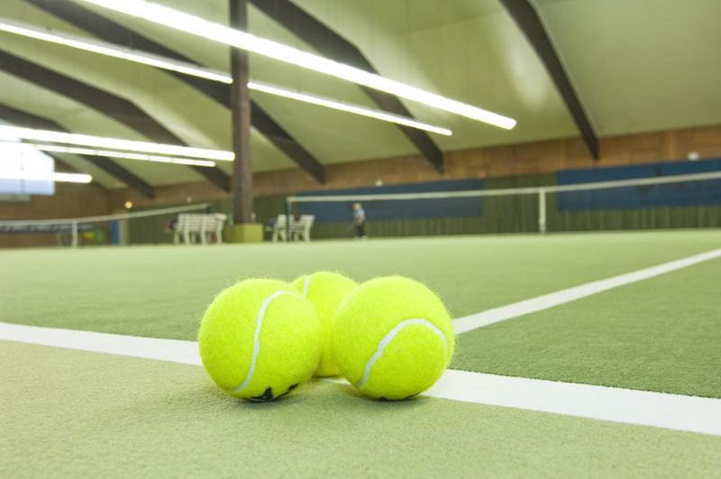 Tespo Hotel Und Sportpark Карст Экстерьер фото